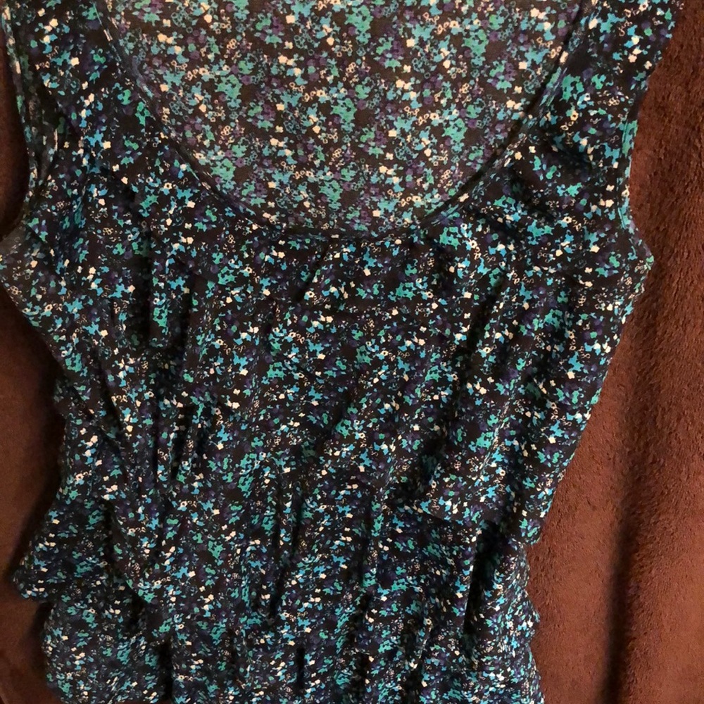 Ruffled sleeveless top.